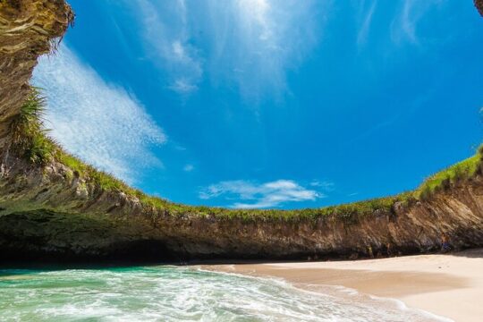 Hidden beach Island Discovery