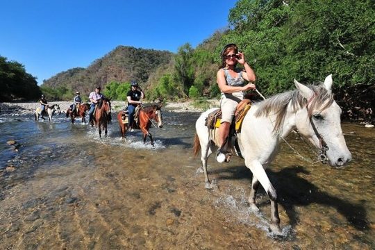Full-Day Guided Horseback Riding Tour in Cerro Verde with Lunch